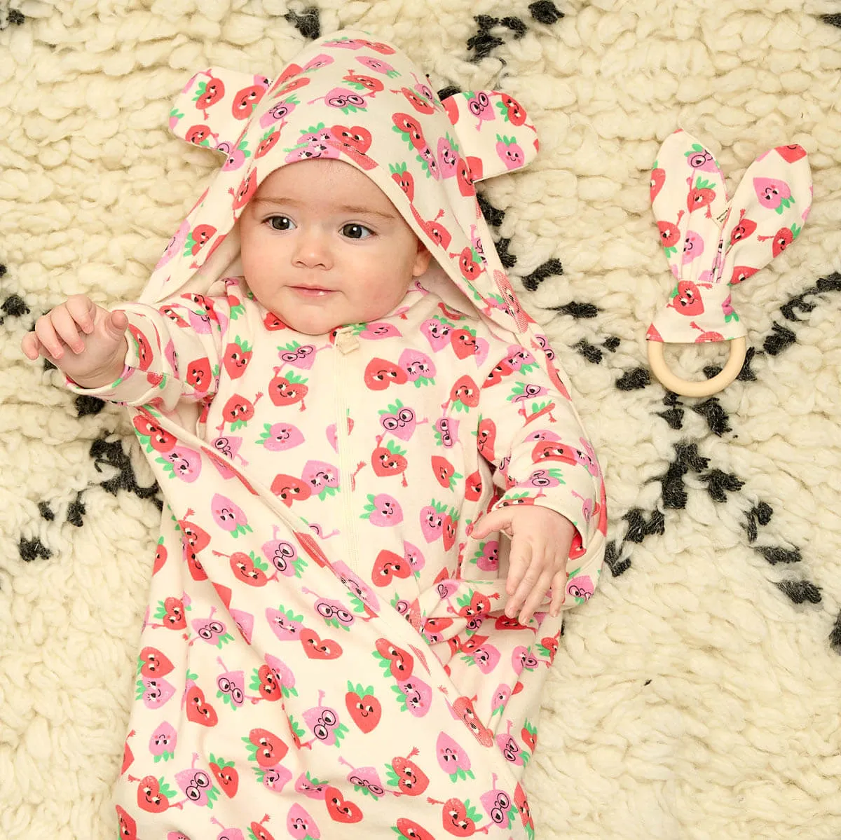 Berrylicious - Baby Blanket With Hood